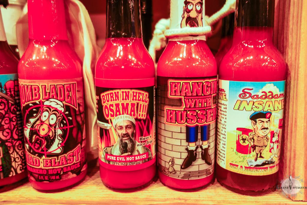 Lorsqu'on ne sait plus quoi inventer pour sortir du lot, on trouve des noms stupides à ses sauces piquantes. Lorsqu'on ne sait plus quoi inventer pour sortir du lot, on trouve des noms stupides à ses sauces piquantes.