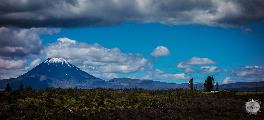 Le Mont Ngauruhoe, un volcan aux neiges éternelles Le Mont Ngauruhoe, un volcan aux neiges éternelles