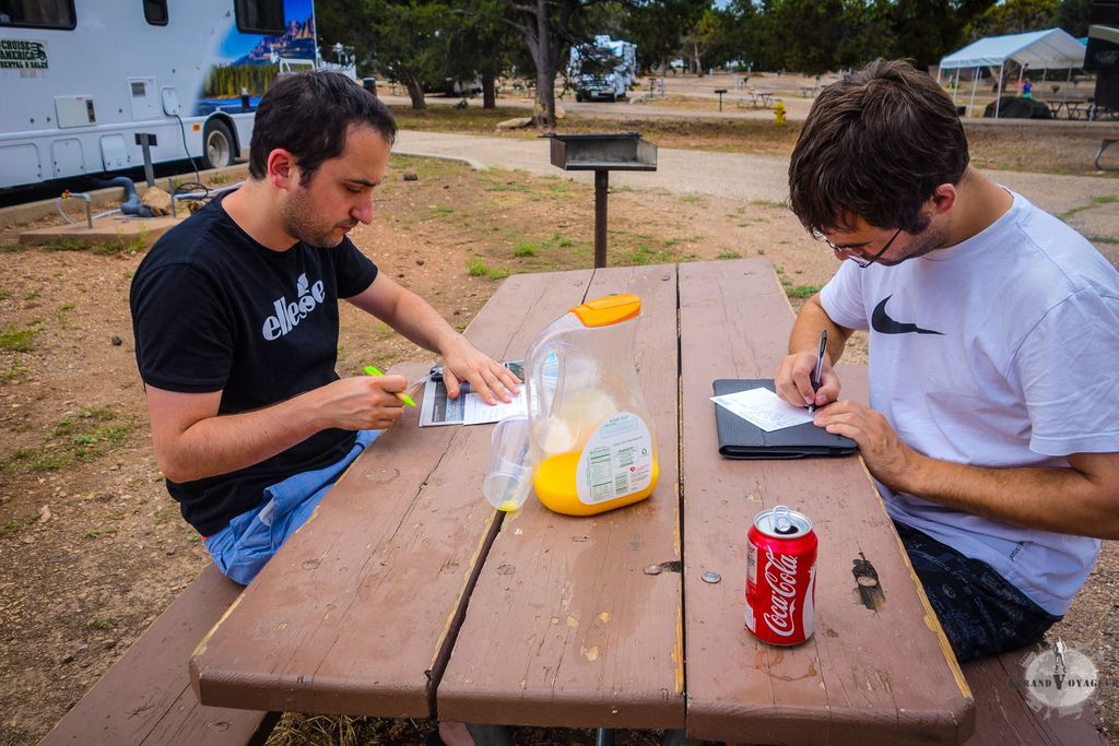 Les guys en mode créatifs et littéraires. Les guys en mode créatifs et littéraires.