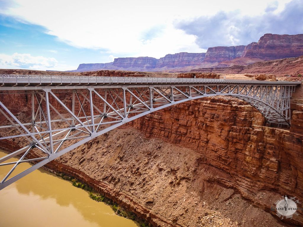 Le Navajo Bridge, enjambant le Colorado. Le Navajo Bridge, enjambant le Colorado.