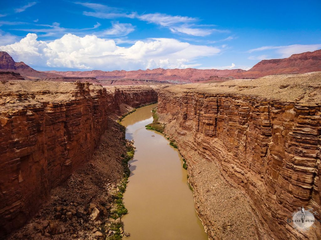 C'est sûr qu'ici, le Colorado est moins impressionnant que dans le Grand Canyon où il a creusé un canyon de plusieurs kilomètres de large. Mais c'est déjà un beau petit trou. C'est sûr qu'ici, le Colorado est moins impressionnant que dans le Grand Canyon où il a creusé un canyon de plusieurs kilomètres de large. Mais c'est déjà un beau petit trou.