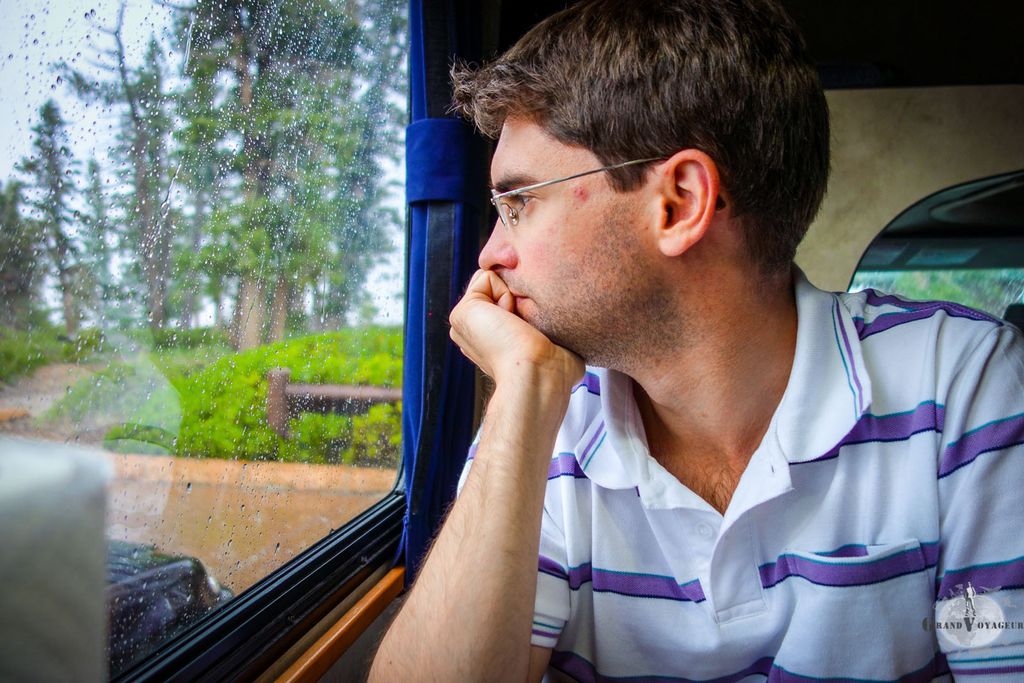 On ne perd pas le nord et nous nous faisons tranquillement à manger pendant que les enfers se déchaînent dehors. J’adore les campings cars 😊 On ne perd pas le nord et nous nous faisons tranquillement à manger pendant que les enfers se déchaînent dehors. J’adore les campings cars 😊
