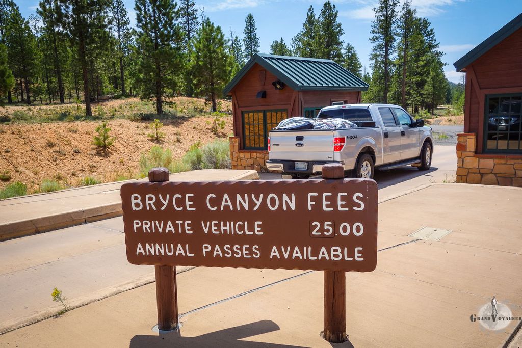 A l'entrée du Bryce National Parc, on attend notre tour pour payer. A l'entrée du Bryce National Parc, on attend notre tour pour payer.