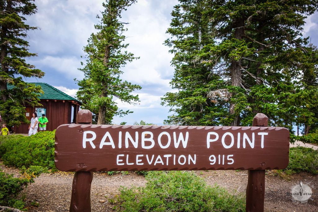 Rainbow point est à 9 115 pieds, soit près de 2 800 m ! C'est le point le plus élevé du Parc. Rainbow point est à 9 115 pieds, soit près de 2 800 m ! C'est le point le plus élevé du Parc.