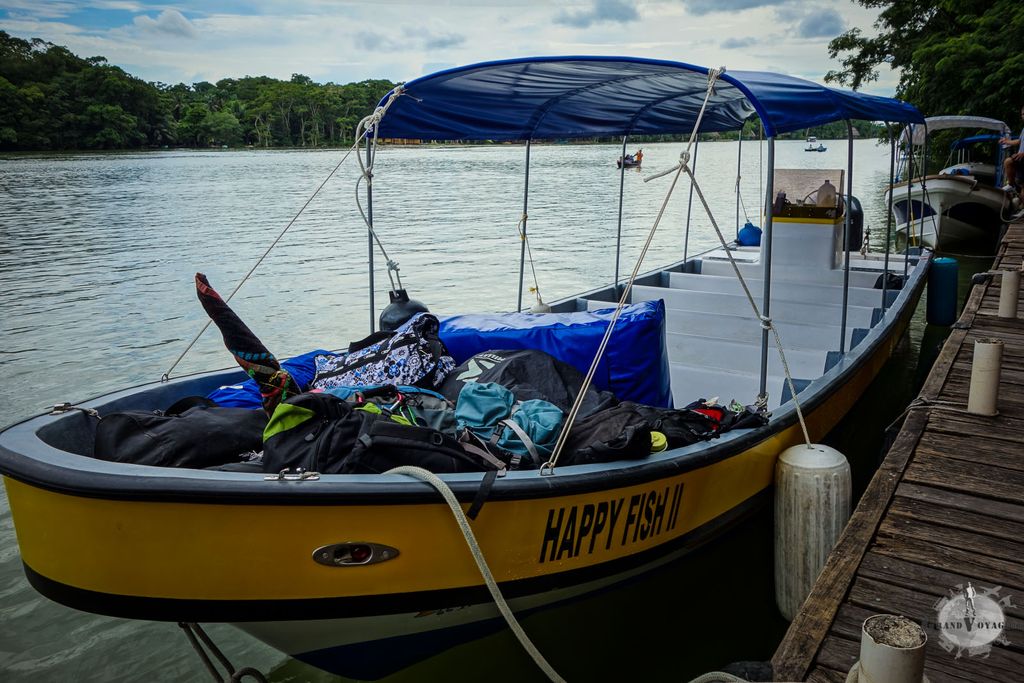 Notre bateau s'appelle Happy Fish II. Si vous vous demandiez à quoi ressemblait un poisson heureux, maintenant vous avez la réponse.