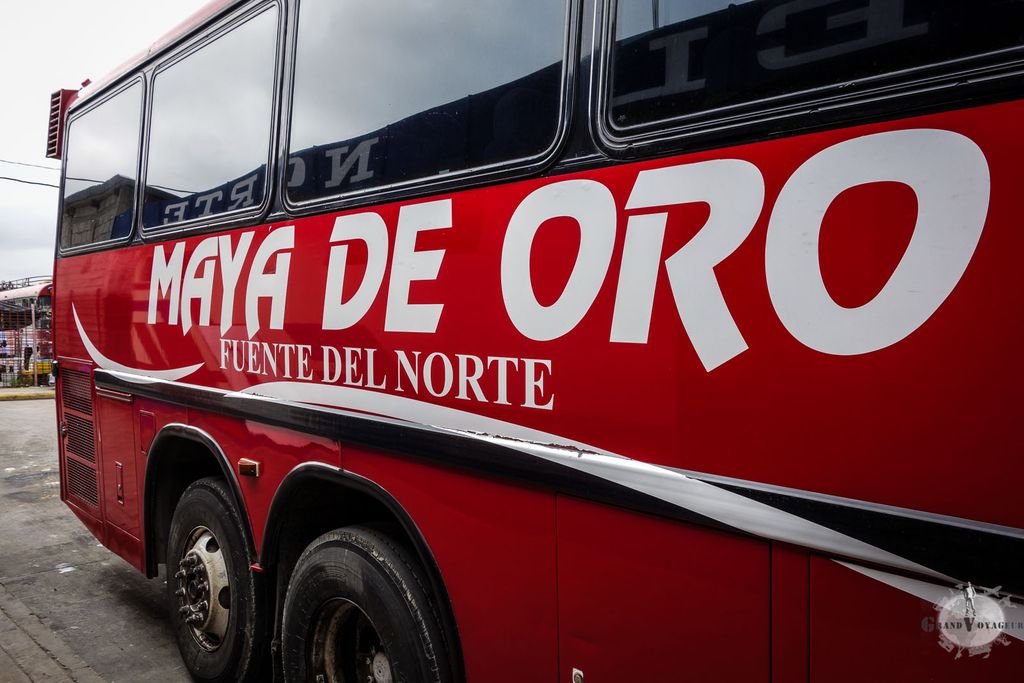 Notre bus de la compagnie Maya de Oro, prêt à partir.