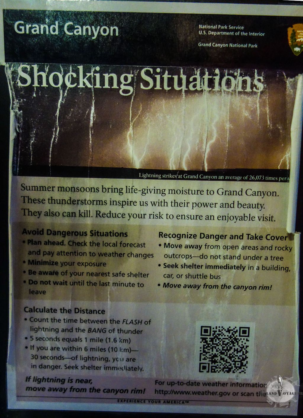 Comme si ça ne suffisait pas, une affiche dans le bus nous avertit des dangers des éclairs. Comme si ça ne suffisait pas, une affiche dans le bus nous avertit des dangers des éclairs.