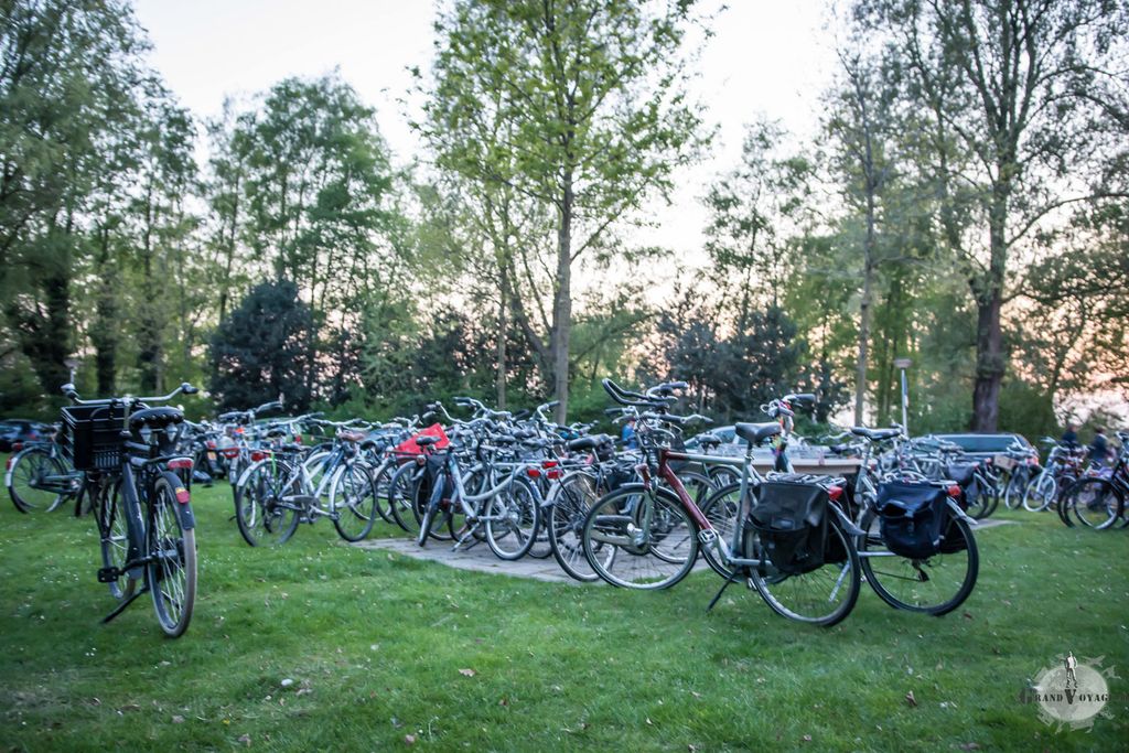 Tiens, des vélos. Pas de doute, on est aux Pays-Bas.
