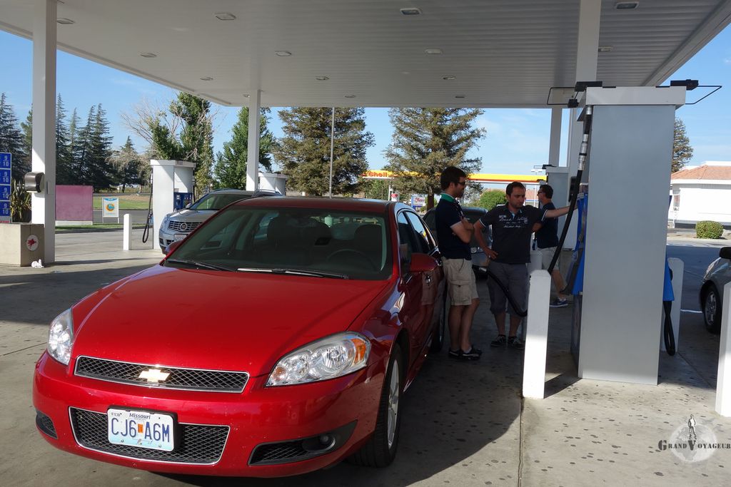 Notre bolide de course avait grand soif... Notre bolide de course avait grand soif...