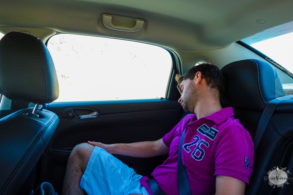 Les voyages forment la jeunesse. Et comme chacun le sait, les jeunes ont besoin de beaucoup dormir. Les voyages forment la jeunesse. Et comme chacun le sait, les jeunes ont besoin de beaucoup dormir.