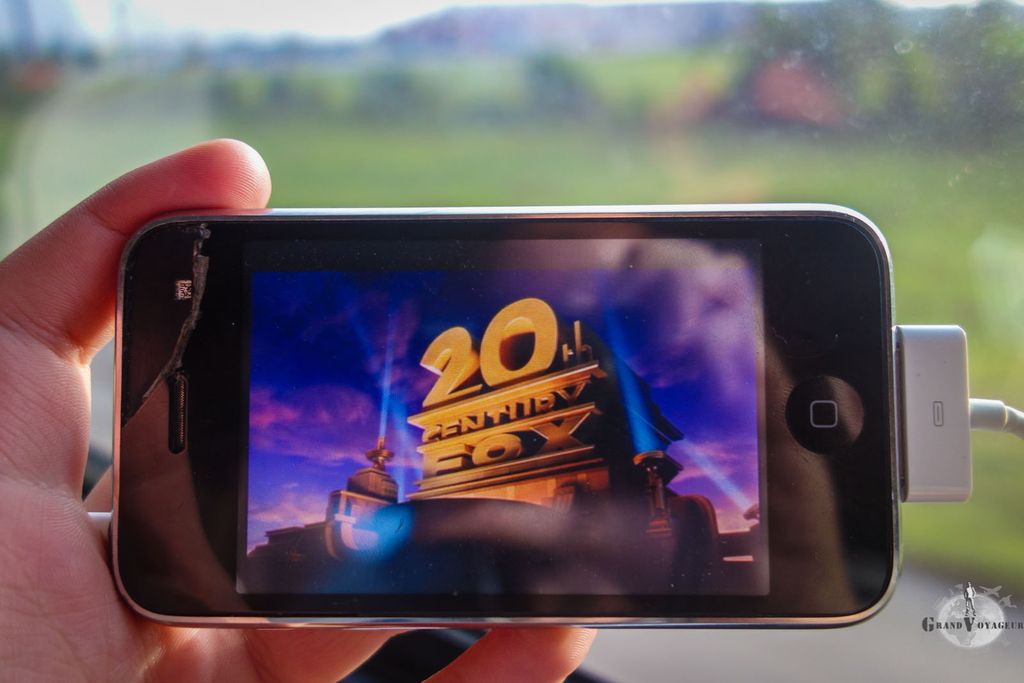 Film à bord du bus en streaming sur son téléphone... classe ! Film à bord du bus en streaming sur son téléphone... classe !