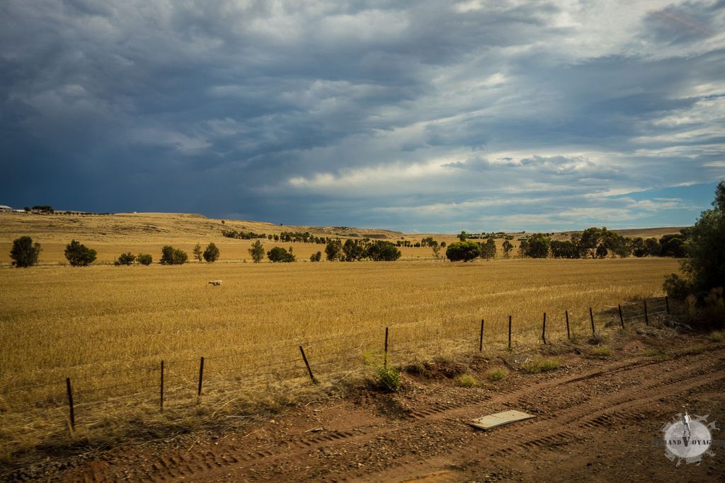 On réussit à contourner l'orage mais on sent que là-bas dessous ça doit tonner dur. On réussit à contourner l'orage mais on sent que là-bas dessous ça doit tonner dur.