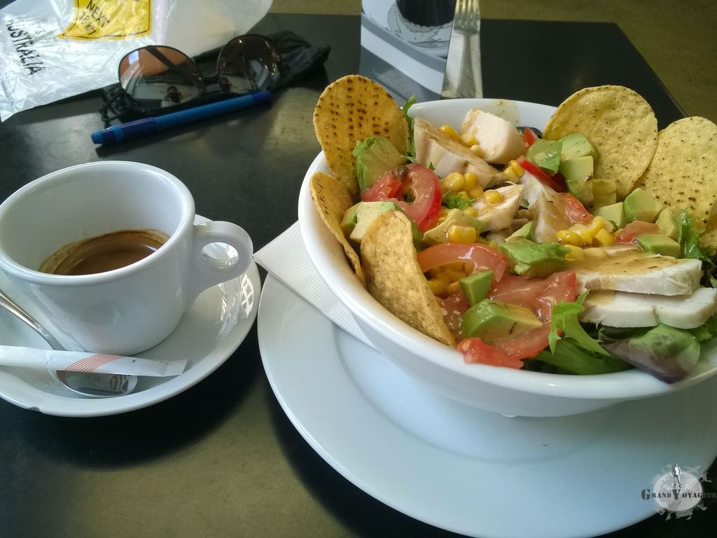 Un Brunch café / salade, ça met en marche pour la journée ! Un Brunch café / salade, ça met en marche pour la journée !