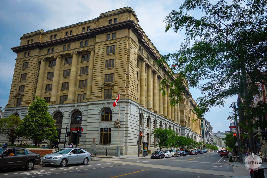 Un, heu, gros bâtiment? Un, heu, gros bâtiment?