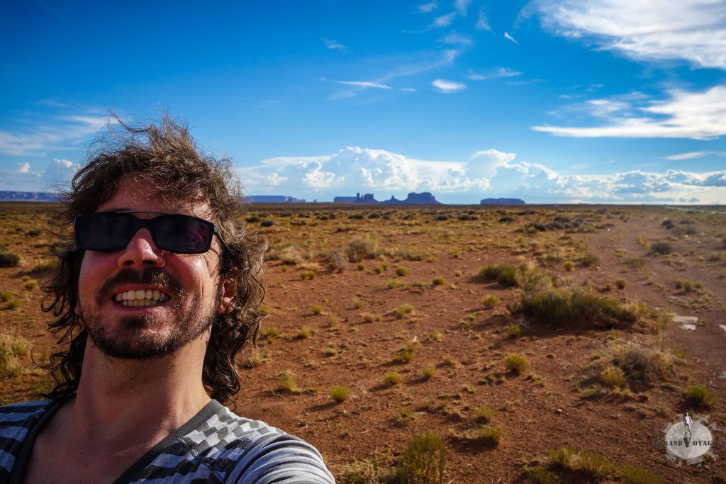 La classique photo je-fais-mon-kéké-devant-Monument-Valley.