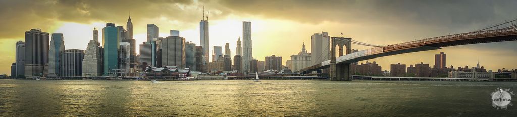 A droite, le pont de Brooklyn. En face, Manhattan. A droite, le pont de Brooklyn. En face, Manhattan.