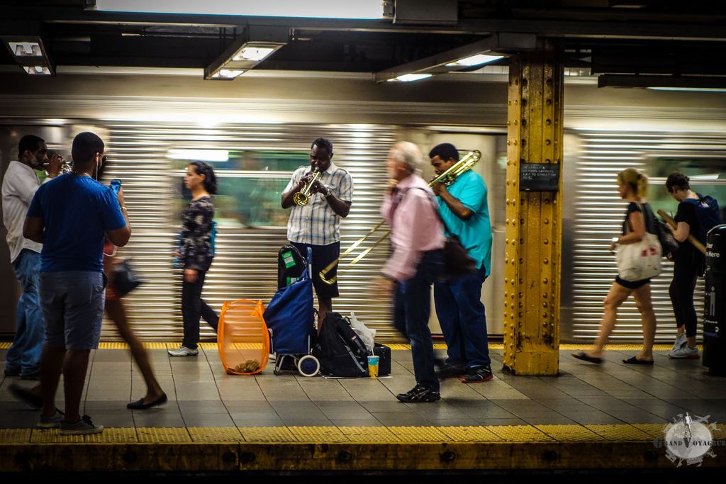 En route vers le pub, nous croisons de sympathiques musiciens dans le métro jouant dans le style New Orleans. En route vers le pub, nous croisons de sympathiques musiciens dans le métro jouant dans le style New Orleans.
