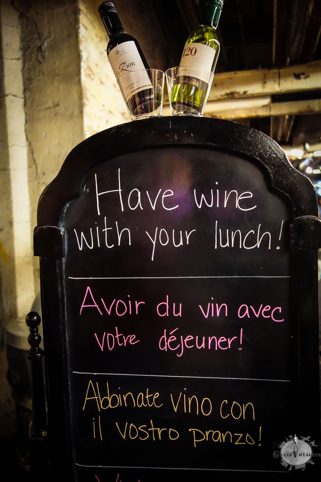 Au Chelsea Market, on veut se donner un style et s'ouvrir aux touristes étrangers. Les traductions sont parfois hasardeuses 😊 Au Chelsea Market, on veut se donner un style et s'ouvrir aux touristes étrangers. Les traductions sont parfois hasardeuses 😊