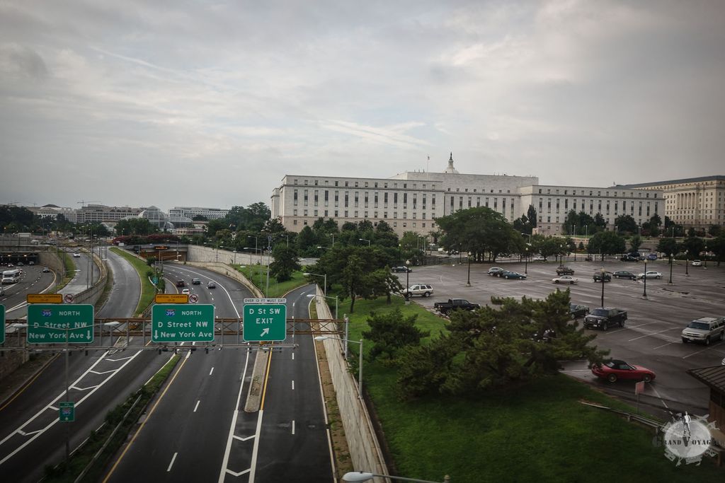 A Washington, on arrive même à apercevoir le sommet du Capitole depuis notre train A Washington, on arrive même à apercevoir le sommet du Capitole depuis notre train
