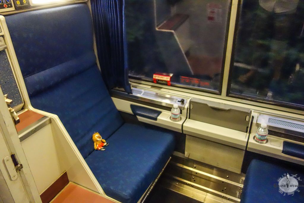 Les cabines sont confortables, T-Chat est tout à son aise. Les cabines sont confortables, T-Chat est tout à son aise.