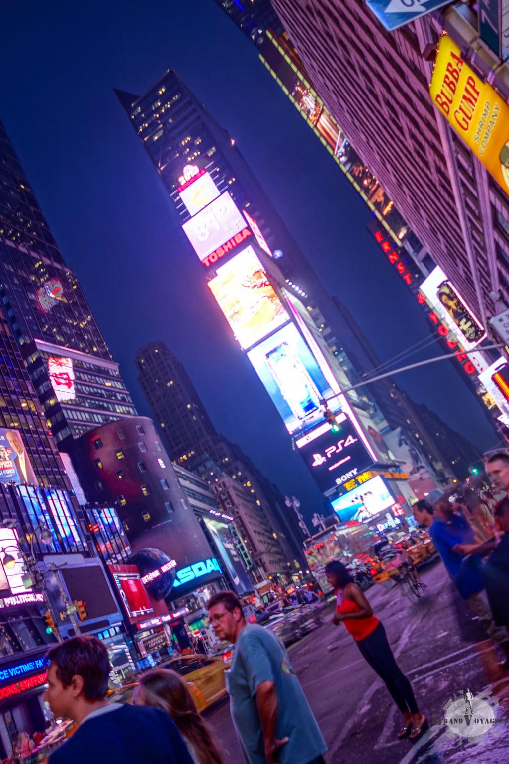 Time Square de nuit. Toujours aussi illuminé. Time Square de nuit. Toujours aussi illuminé.