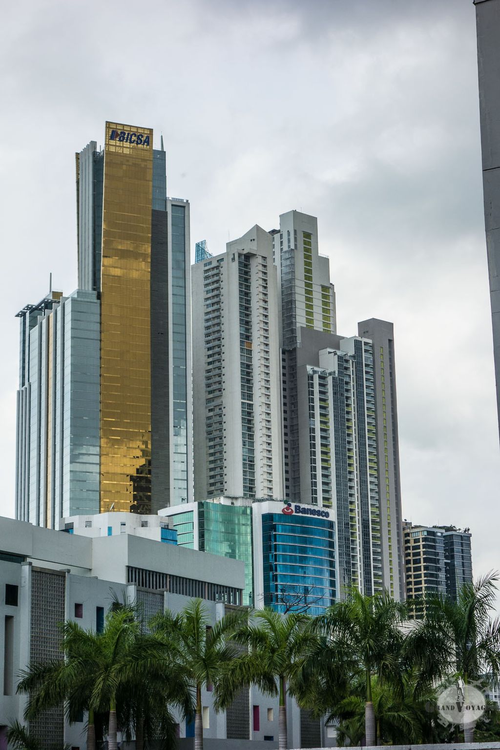 BICASA, Banque costa-ricaine et Banesco, banque vénézuélienne. BICASA, Banque costa-ricaine et Banesco, banque vénézuélienne.