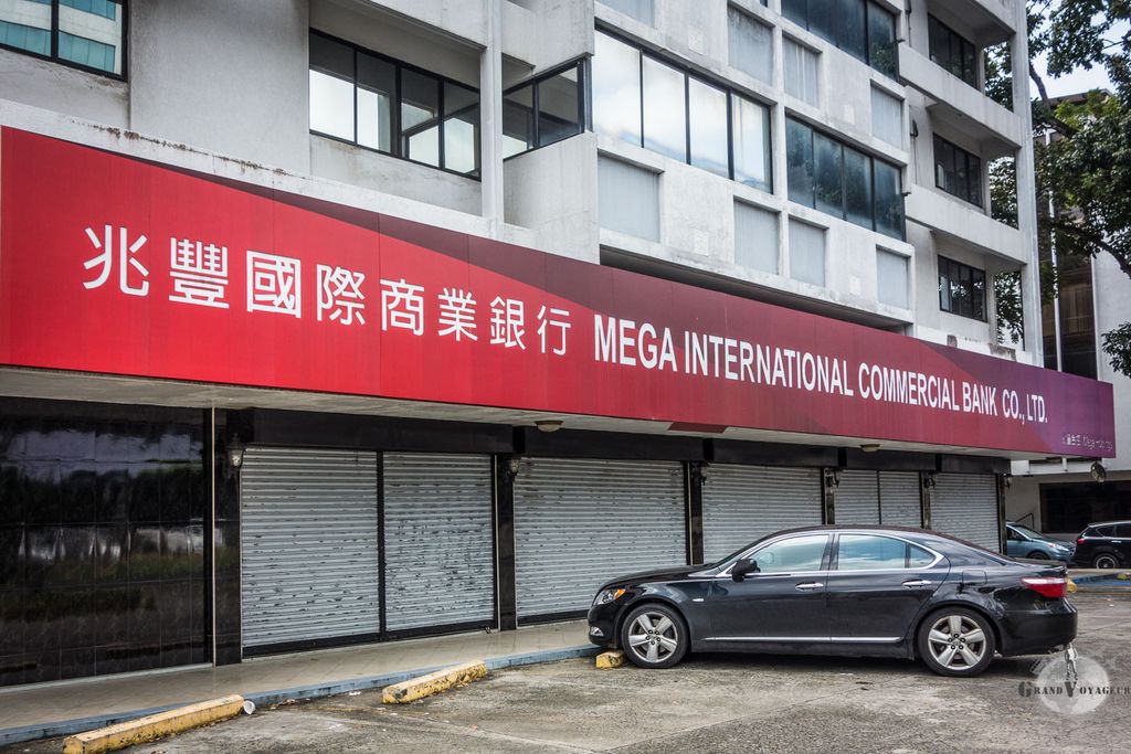 Mega International Commercial Bank (ça c'est un nom qui en jette), banque taïwanaise. Mega International Commercial Bank (ça c'est un nom qui en jette), banque taïwanaise.
