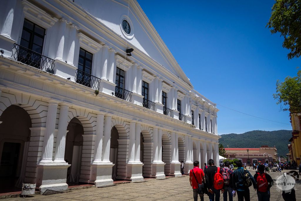 L'imposante Mairie sur le Parque Central. L'imposante Mairie sur le Parque Central.