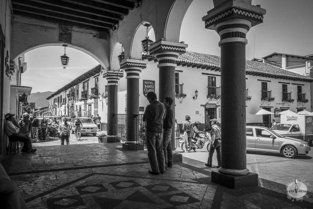 Sous les arches du Parque Central. Sous les arches du Parque Central.