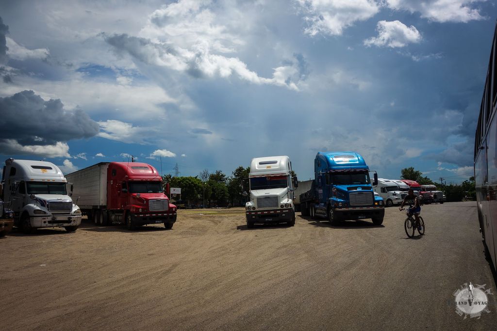 Les "gros trucks" sont des habitués de l'endroit. Les "gros trucks" sont des habitués de l'endroit.