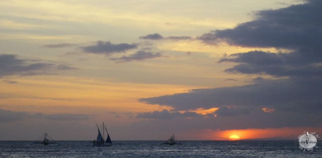 Coucher de soleil marquant la fin de la journée. Coucher de soleil marquant la fin de la journée.