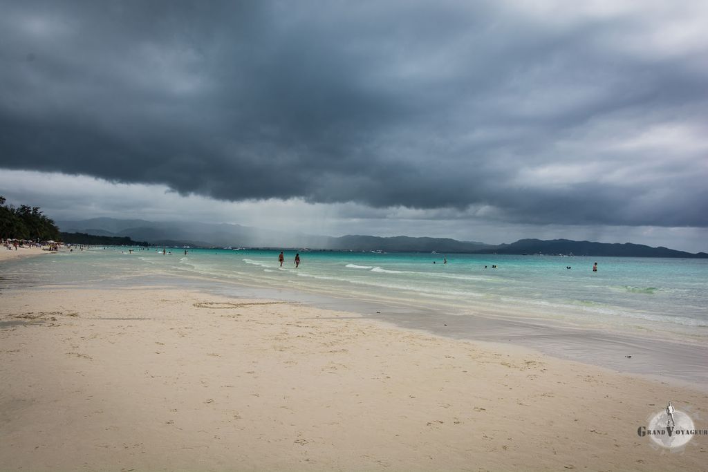 Les deux premiers jours, le temps était couvert et quelques orage tropicaux éclatèrent. Les deux premiers jours, le temps était couvert et quelques orage tropicaux éclatèrent.