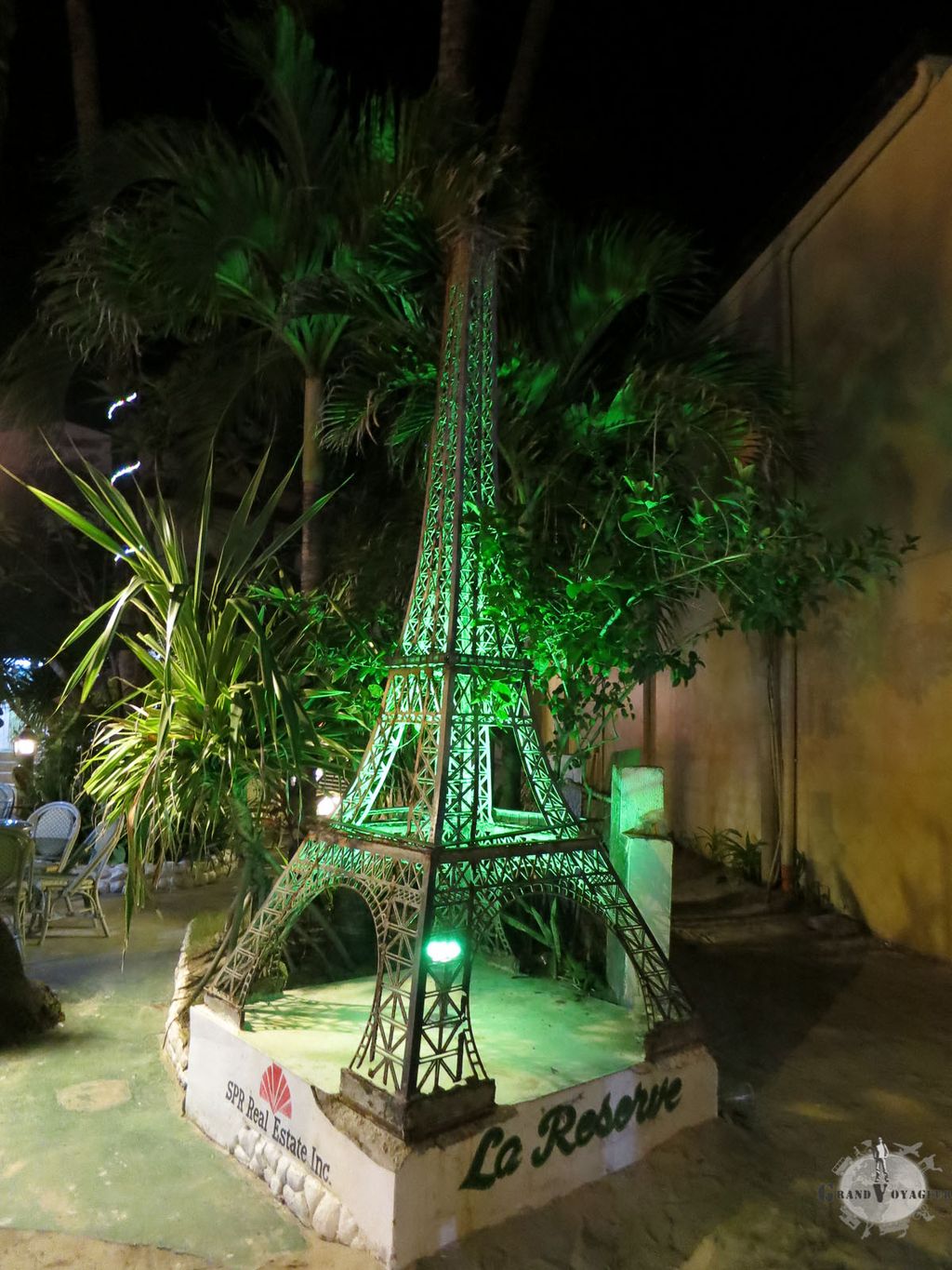 Ah tiens, on n'est pas trop dépaysé en fait. Ah tiens, on n'est pas trop dépaysé en fait.