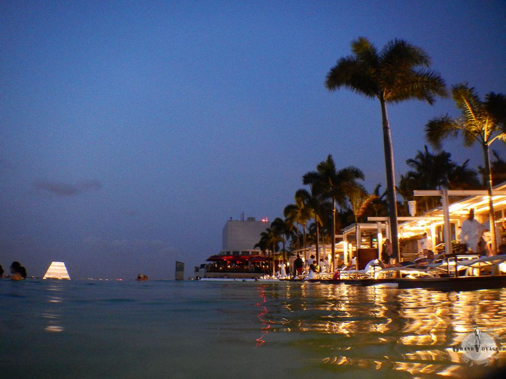 Le soleil tombe vite sous l'équateur.