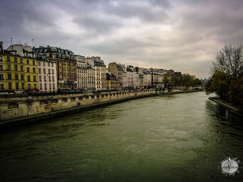 Paris sous les nuages Paris sous les nuages