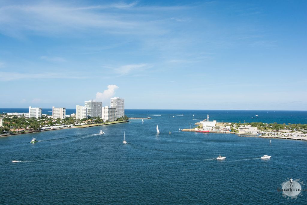 Notre petit navire va devoir passer par là. J'espère que le pilote a la confiance.