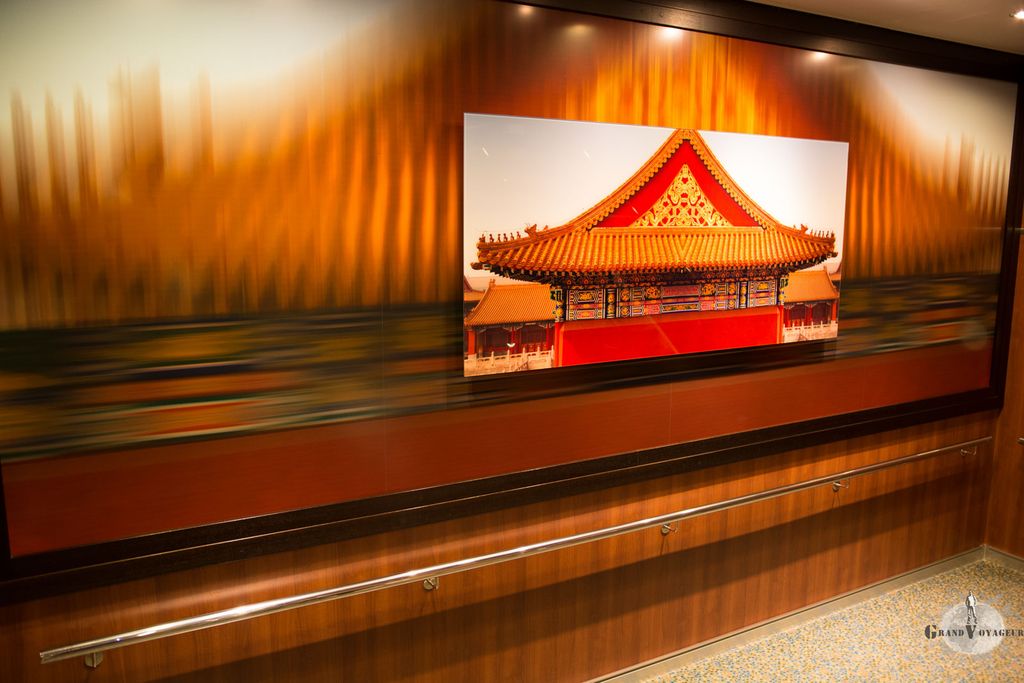 Des millers d'oeuvres d'art originales (incluant des Picasso et des Gauguins lors de notre traversée sont exposés aux quatre coins du bateau et jusque dans les cage d'escalier).