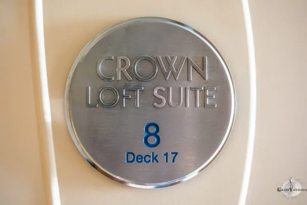 1708: ah oui c'est bien la porte d'entrée notre cabine.