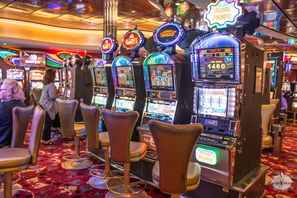 En plus des machines à sous, on a des tables de Poker, Craps, Black Jack, Roulette etc... mais les appareils photos n'étaient pas les bienvenus.