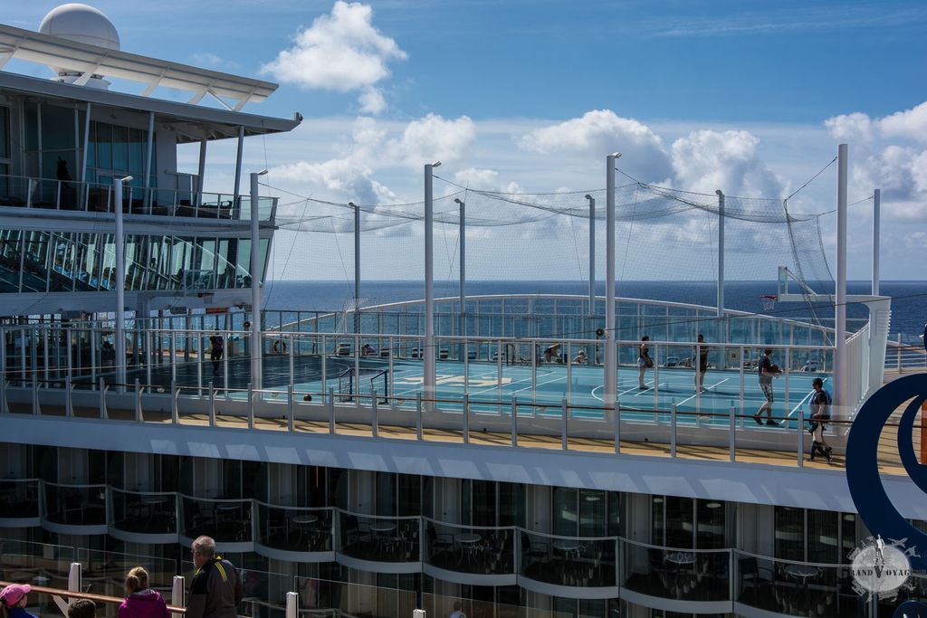 Terrain de basket, pas souvent utilisé lors de notre traversée.