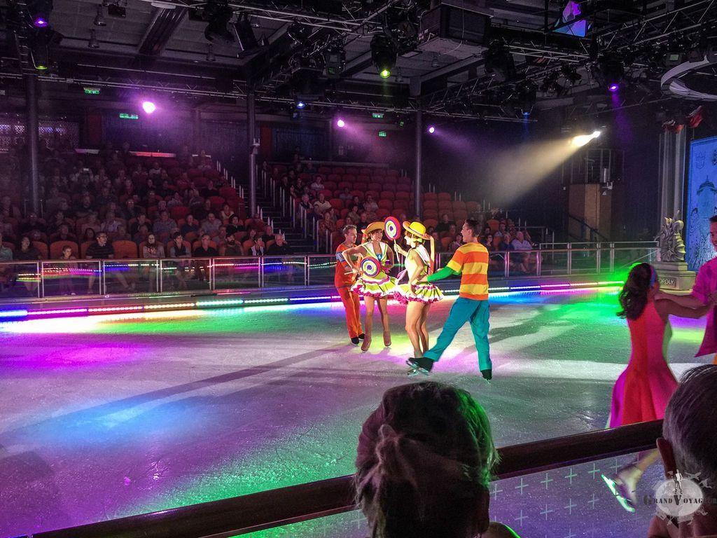 Une patinoire sur un navire ? Bien sûr qu'on peut faire, ça va être fun! On va l'appeler Studio B.