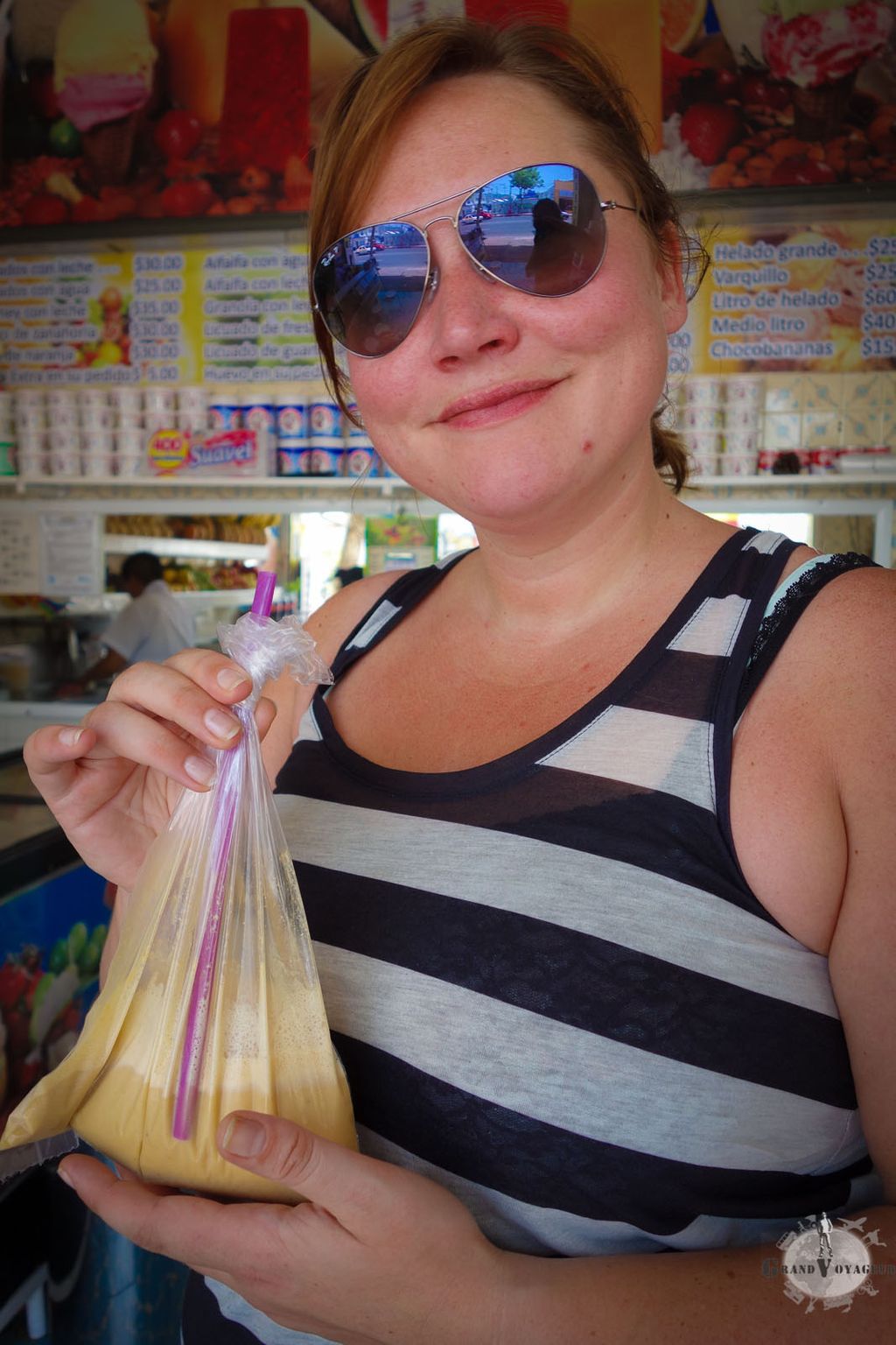 On prend des jus de fruits à emporter... ils seront livrés dans un sac en plastique avec une paille. Basique mais efficace ! On prend des jus de fruits à emporter... ils seront livrés dans un sac en plastique avec une paille. Basique mais efficace !