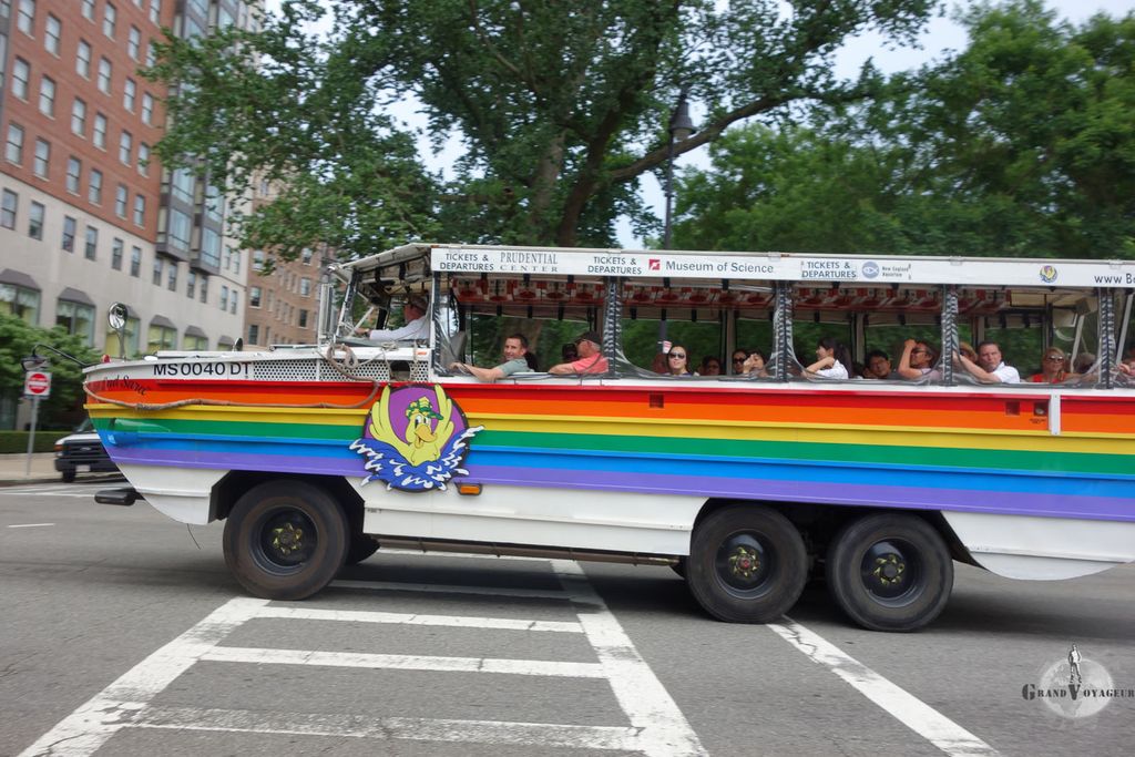 A Boston, passent de drôles de véhicules 😊 A Boston, passent de drôles de véhicules 😊