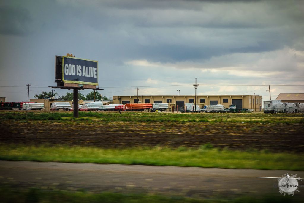 Dieu est vivant... c'est pas moi qui le dit, hein ! Dieu est vivant... c'est pas moi qui le dit, hein !
