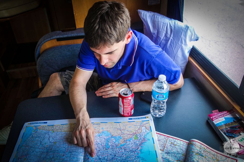 L'arrière du camping car, est devenu le CCC (Centre de Commande et de Cartographie) L'arrière du camping car, est devenu le CCC (Centre de Commande et de Cartographie)