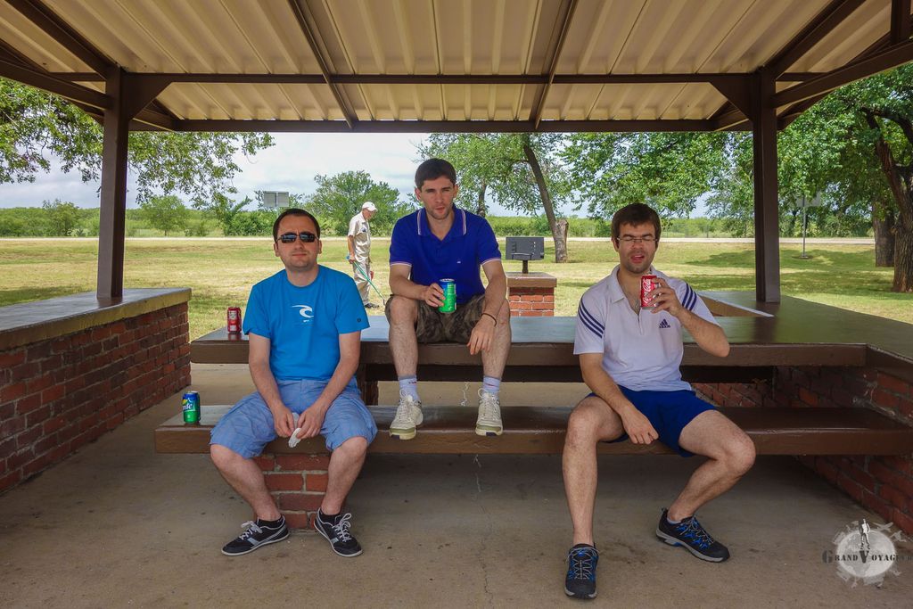 Les pilotes on bien mérité leur coca. Les pilotes on bien mérité leur coca.