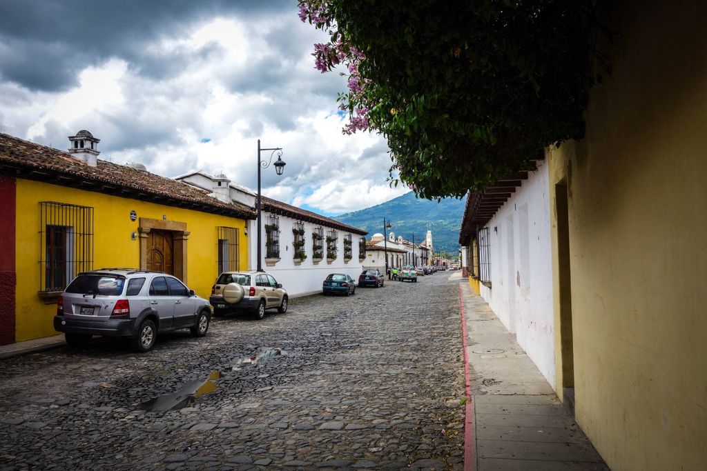 Les rues pavées et les maisons colorées font leur petit effet. Faut juste pas se balader en voiture pour ne pas se croire dans un rodéo. Les rues pavées et les maisons colorées font leur petit effet. Faut juste pas se balader en voiture pour ne pas se croire dans un rodéo.