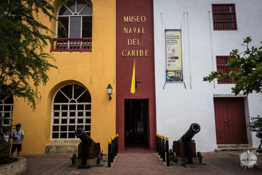 Ils ont mis des canons pour protéger l'entrée, histoire de décourager les moins téméraires d'entre nous. Ils ont mis des canons pour protéger l'entrée, histoire de décourager les moins téméraires d'entre nous.