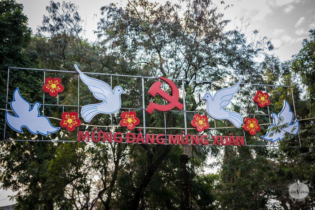 Une faucille volante Une faucille volante