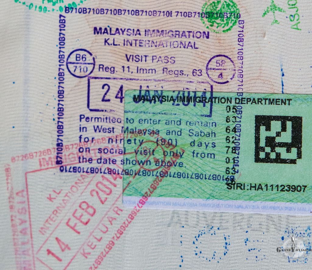 Visas d'entrée et de sortie de Malaisie. A noter le petit autocollant que j'ai eu la chance d'avoir. Je n'ai toujours pas compris ce qu'il veut dire car la plupart du temps on n'a que les tampons. Si quelqu'un a la réponse?) Visas d'entrée et de sortie de Malaisie. A noter le petit autocollant que j'ai eu la chance d'avoir. Je n'ai toujours pas compris ce qu'il veut dire car la plupart du temps on n'a que les tampons. Si quelqu'un a la réponse?)